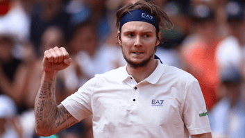 Бублик в двух сетах обыграл Легечку в третьем круге мастерса