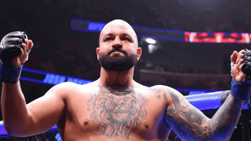 Джош Хокит одержал досрочную победу над Дерриком Льюисом на UFC Freedom 250