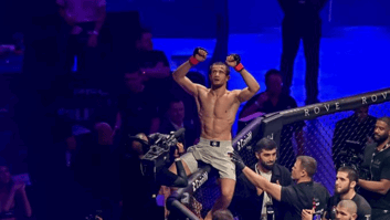 Усман Нурмагомедов сохранил титул чемпиона PFL после досрочной победы над Арчи Колганом