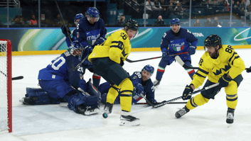 Сборная Швеции по хоккею стартовала на Олимпиаде с волевой победы над Италией
