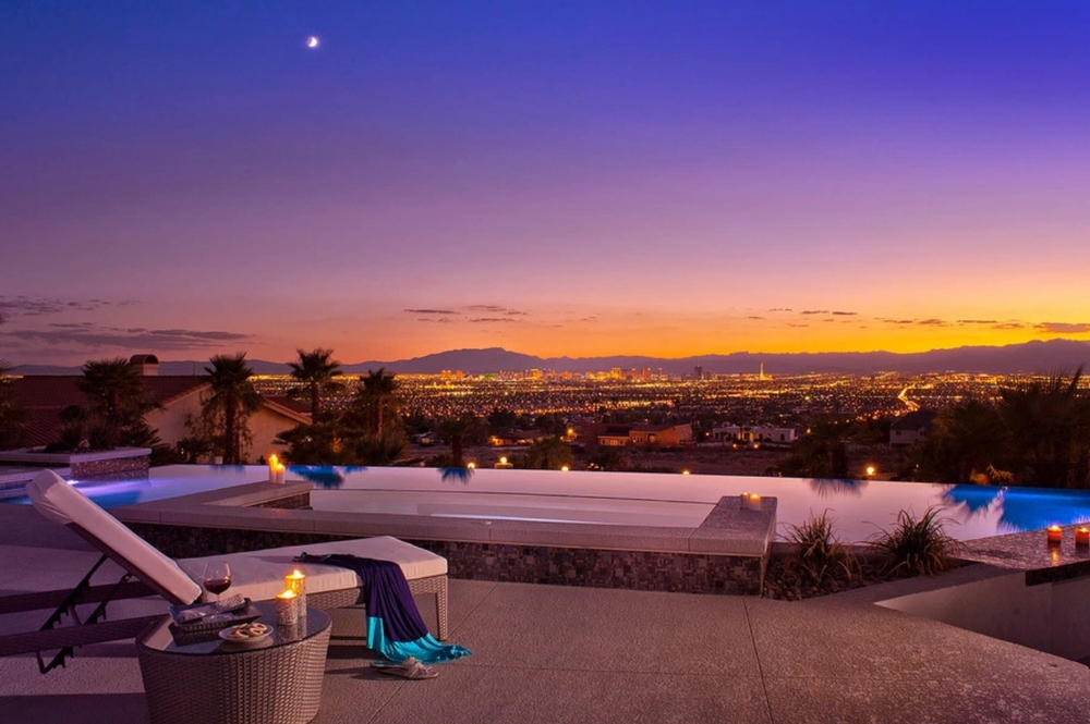 Особняк расположен в 15 минутах езды от Лас-Вегас Стрип