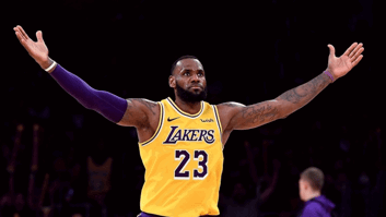 Леброн Джеймс стал первым баскетболистом в истории НБА, преодолевшим рубеж в 43 000 очков