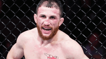 Экс-чемпион UFC Двалишвили подписал контракт с борцовской лигой RAF