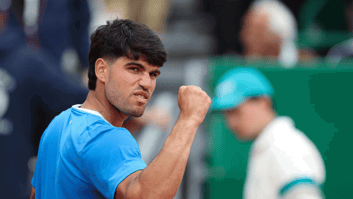 Алькарас прошёл в четвертьфинал Монте-Карло, переиграв Этчеверри в трёх сетах