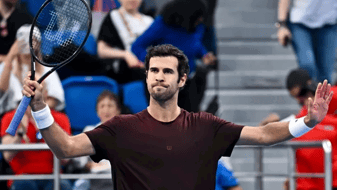 Хачанов выбыл в Дубае, Медведев сыграет с Бруксби