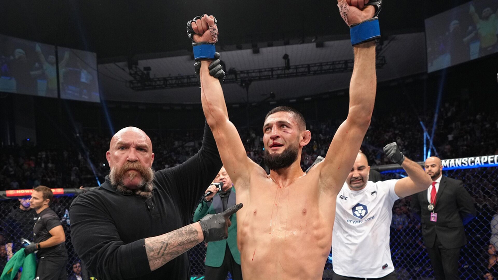 Хамзат Чимаев уверен, что Исраэль Адесанья стал показывать скучные поединки