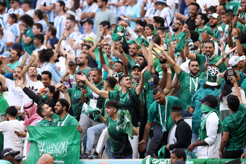 Счастливые фанаты сборной Саудовской Аравии