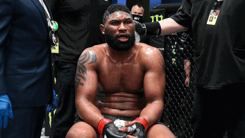 Кёртис Блэйдс в ярком бою уступил Джошу Хокиту на турнире UFC 327