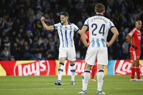 Микель Мерино празднует гол в ворота «Бенфики». Источник: Marca.com