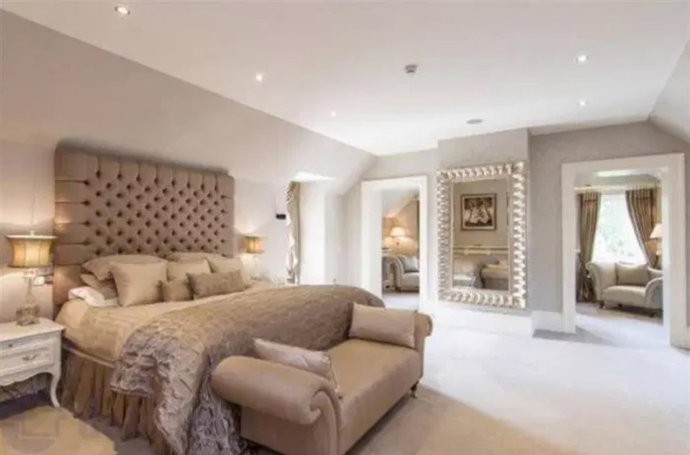 Одна из пяти роскошных спален
