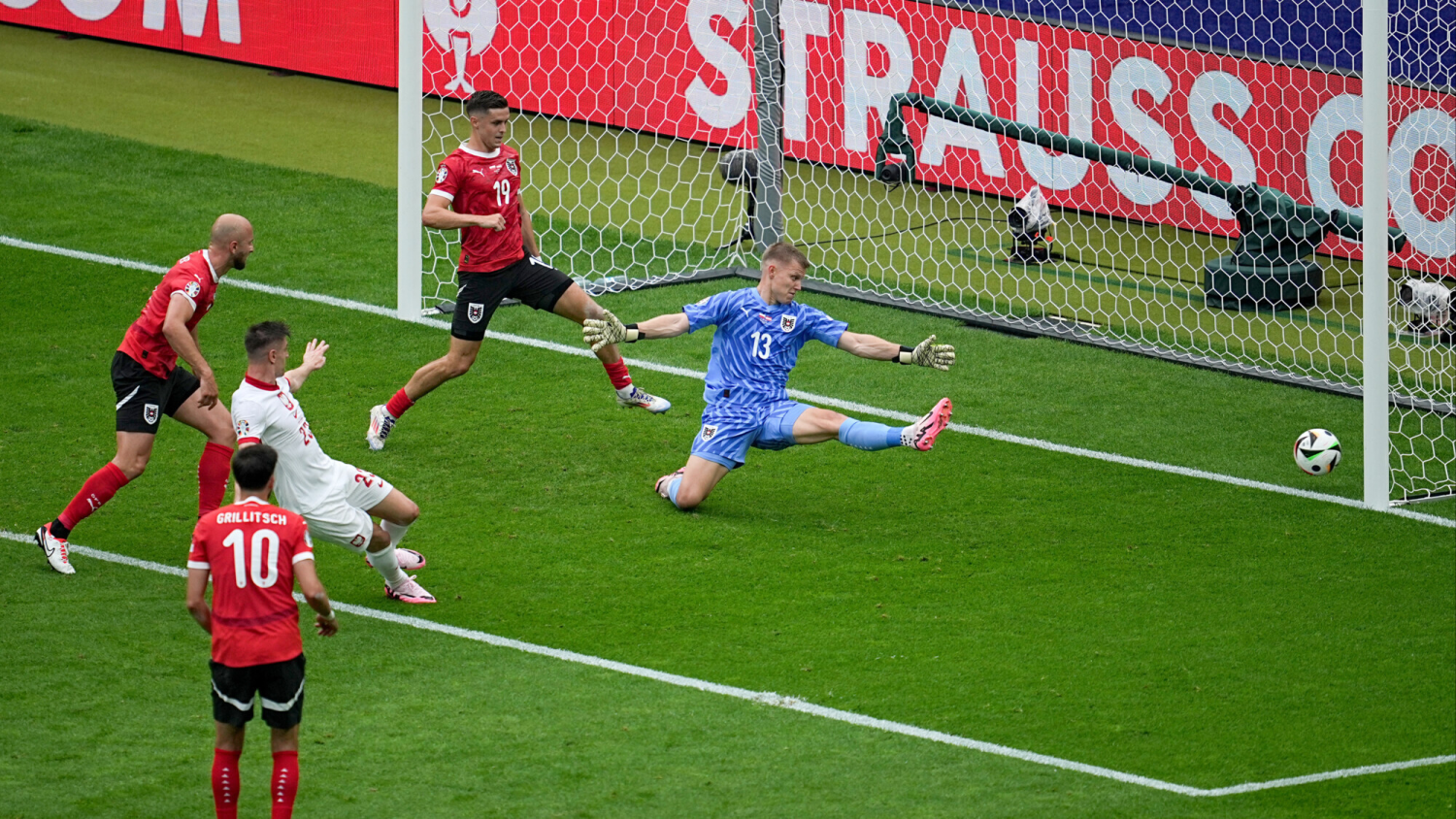 Гол Кшиштофа Пёнтека. Фото Sportbox.ru