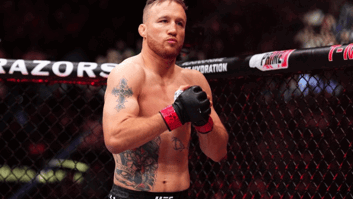 Гэтжи завоевал временный титул UFC, нанеся Пимблетту первое поражение в промоушене