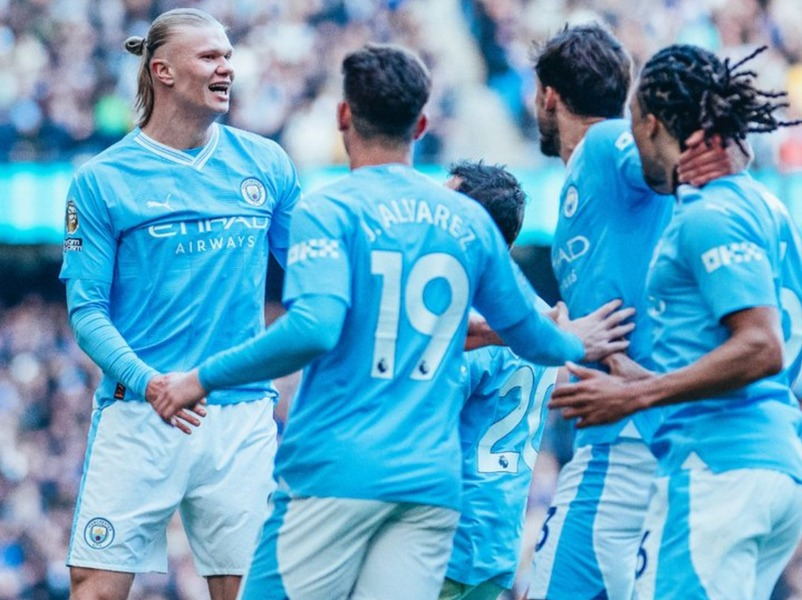 В первом тайме «Сити» доминировал на поле и повёл в счёте после гола Эрлинга Холанда. Источник фото – официальная группа «Манчестер Сити» в X