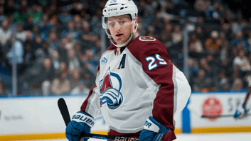 Натан Маккиннон приблизился к новому рекорду регулярного чемпионата НХЛ 